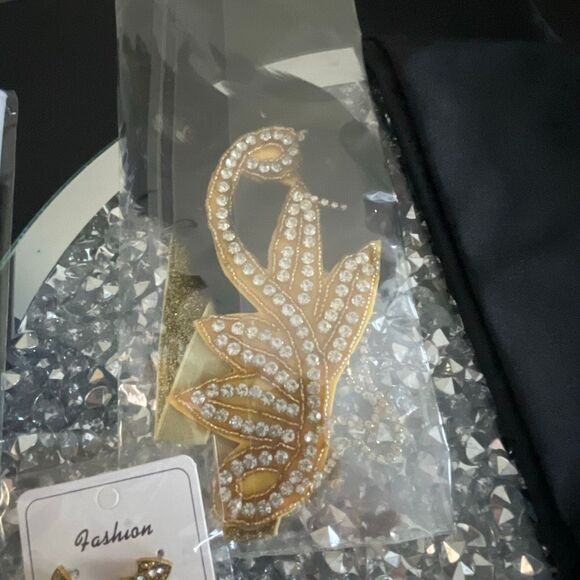 Brand new 1920s-1930s flappers accessories gloves, head band, necklace, cigar - Picture 6 of 9